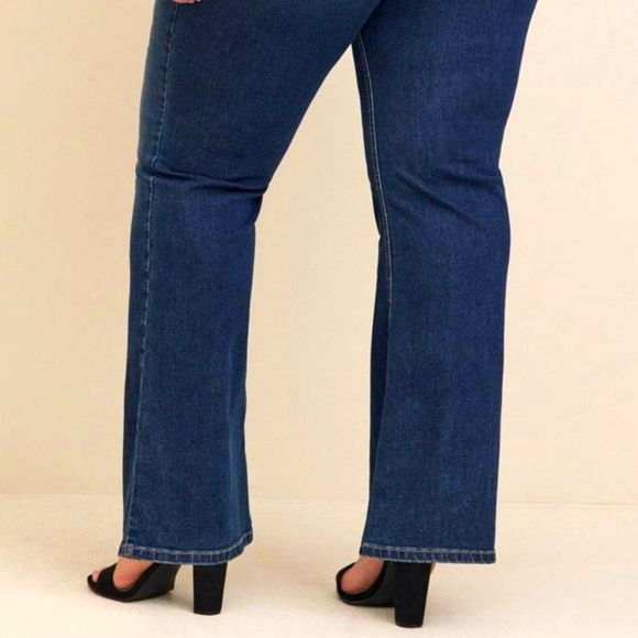 ❤️NWT VINTAGE TORRID JEANS - LUXE BOOT CUT - SUPER STRETCH DENIM - MID-RISE - Picture 2 of 15